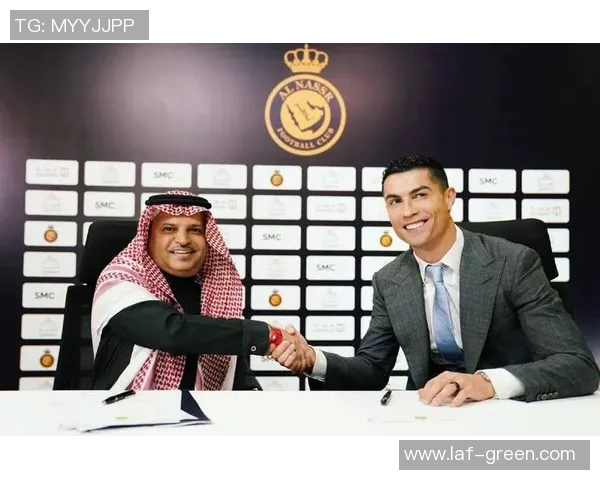 在英国与足球明星面对面采访探讨他们的职业生涯与生活点滴